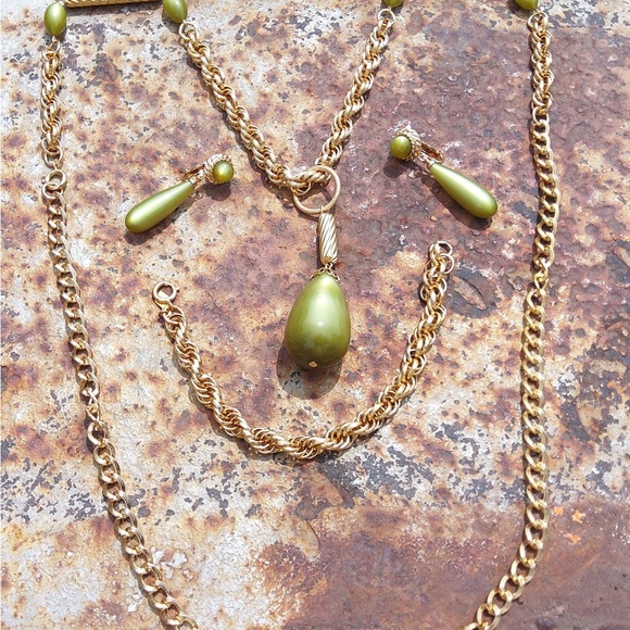 Vintage Sarah Coventry Moonglow Long Necklace and Clip on Earrings - Picture 2 of 15